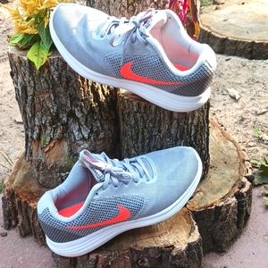 Nike revolution 3 shoes